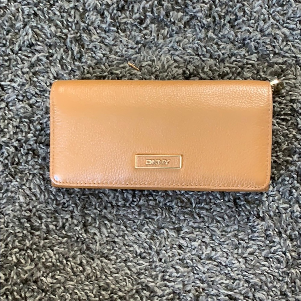 NEW!!!!! DKNY sand wallet
